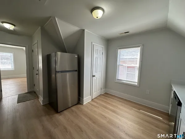 $1,950 | 181 Park Street, Unit 3, West Haven, CT 06516