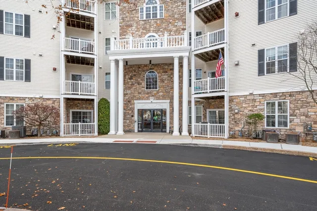 $2,500 | 21 Hampshire Road, Unit 412, Methuen, MA 01844