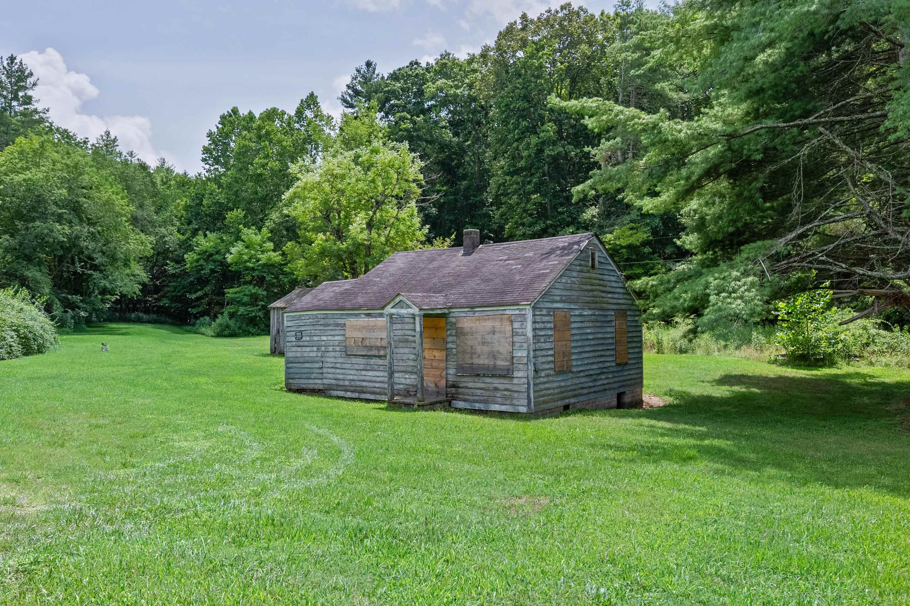 5685 Robinson Tract Road Pulaski, VA 24301 - Photo 40 of 82 Gallery Image 40