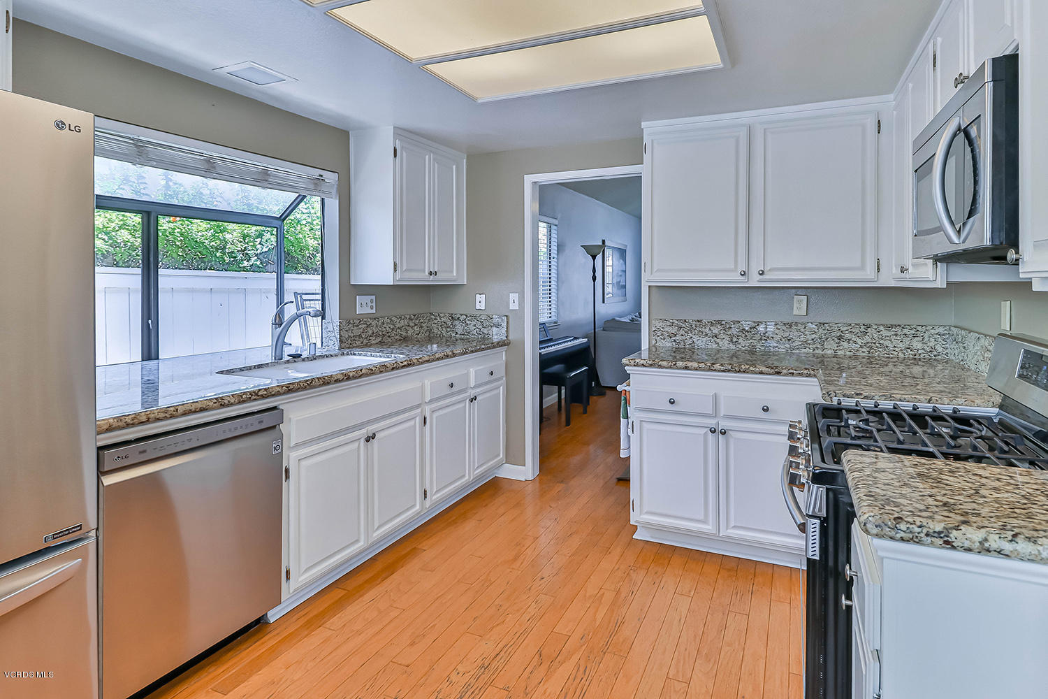 2461 Rikkard Drive Thousand Oaks, CA 91362 - Photo 14 of 41 eKitchen2