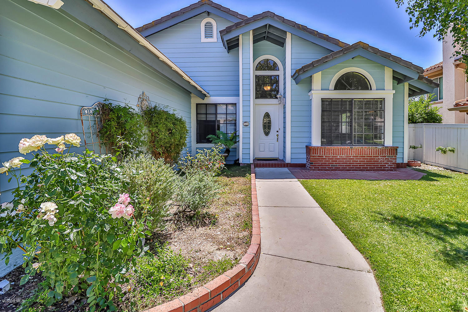 2461 Rikkard Drive Thousand Oaks, CA 91362 - Photo 3 of 41 aFront4