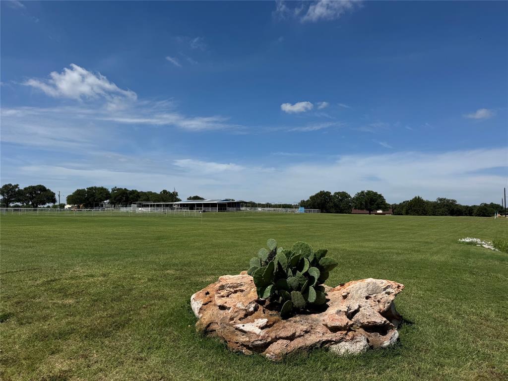 125 Rolling Bnd Road Alvord, TX 76225 - Photo 2 of 34