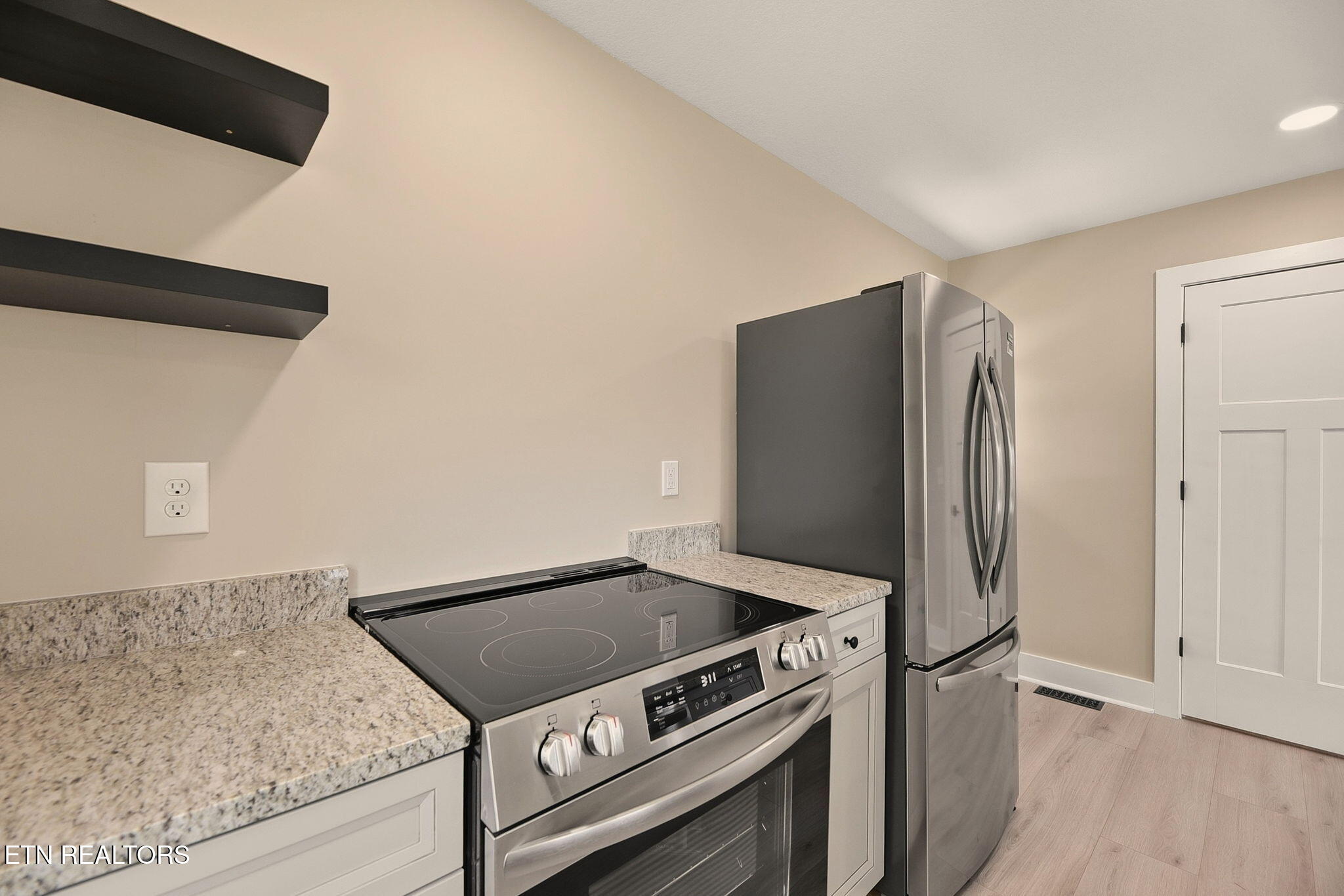 120 Marquette Road Oak Ridge, TN 37830 - Photo 21 of 38 122 Kitchen