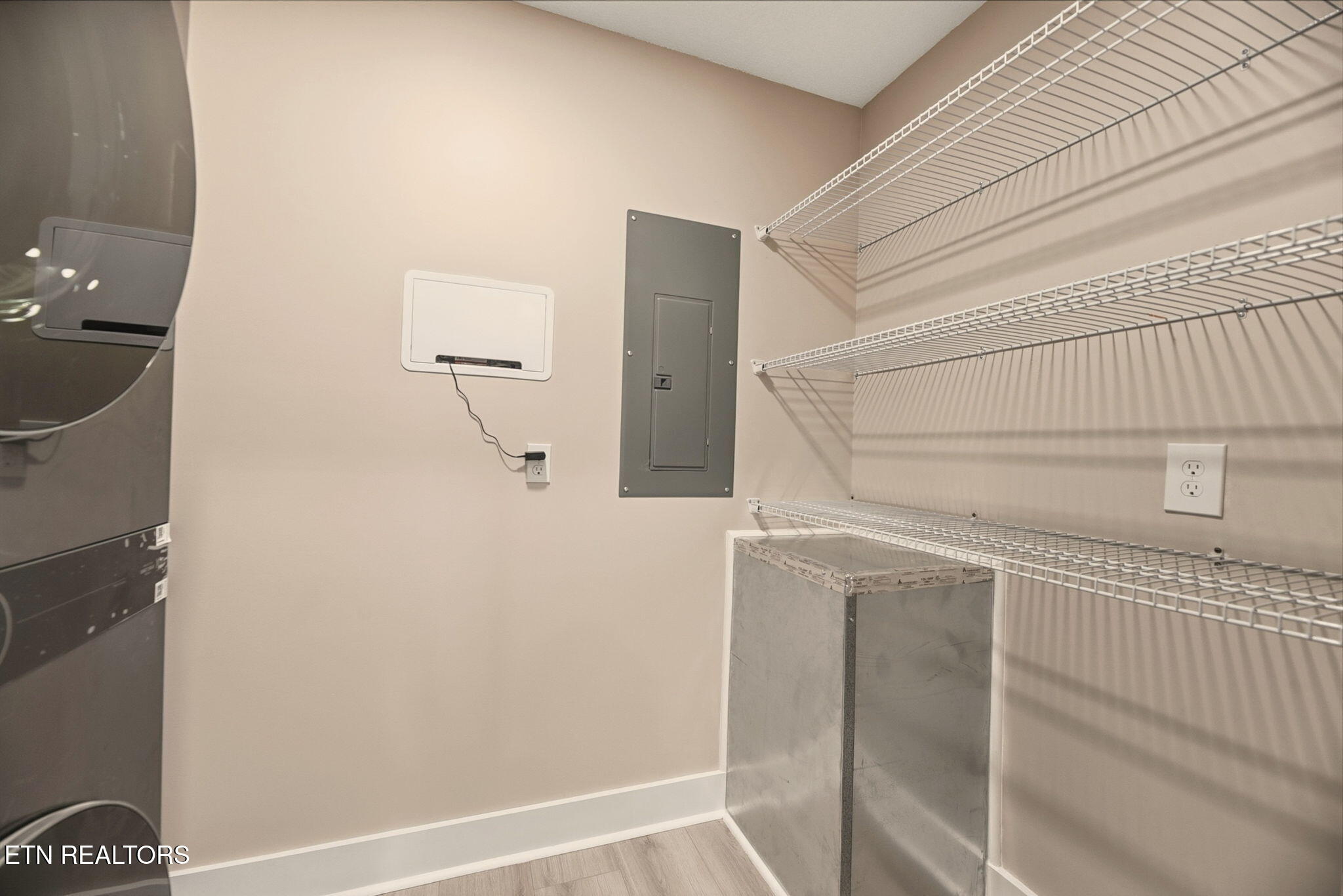 120 Marquette Road Oak Ridge, TN 37830 - Photo 22 of 38 122 Laundry/Storage