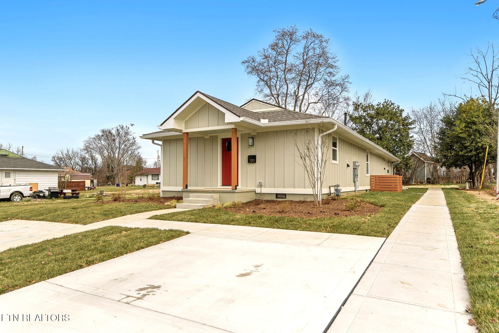 120 Marquette Road Oak Ridge, TN 37830 - Photo 3 of 38 Level yard