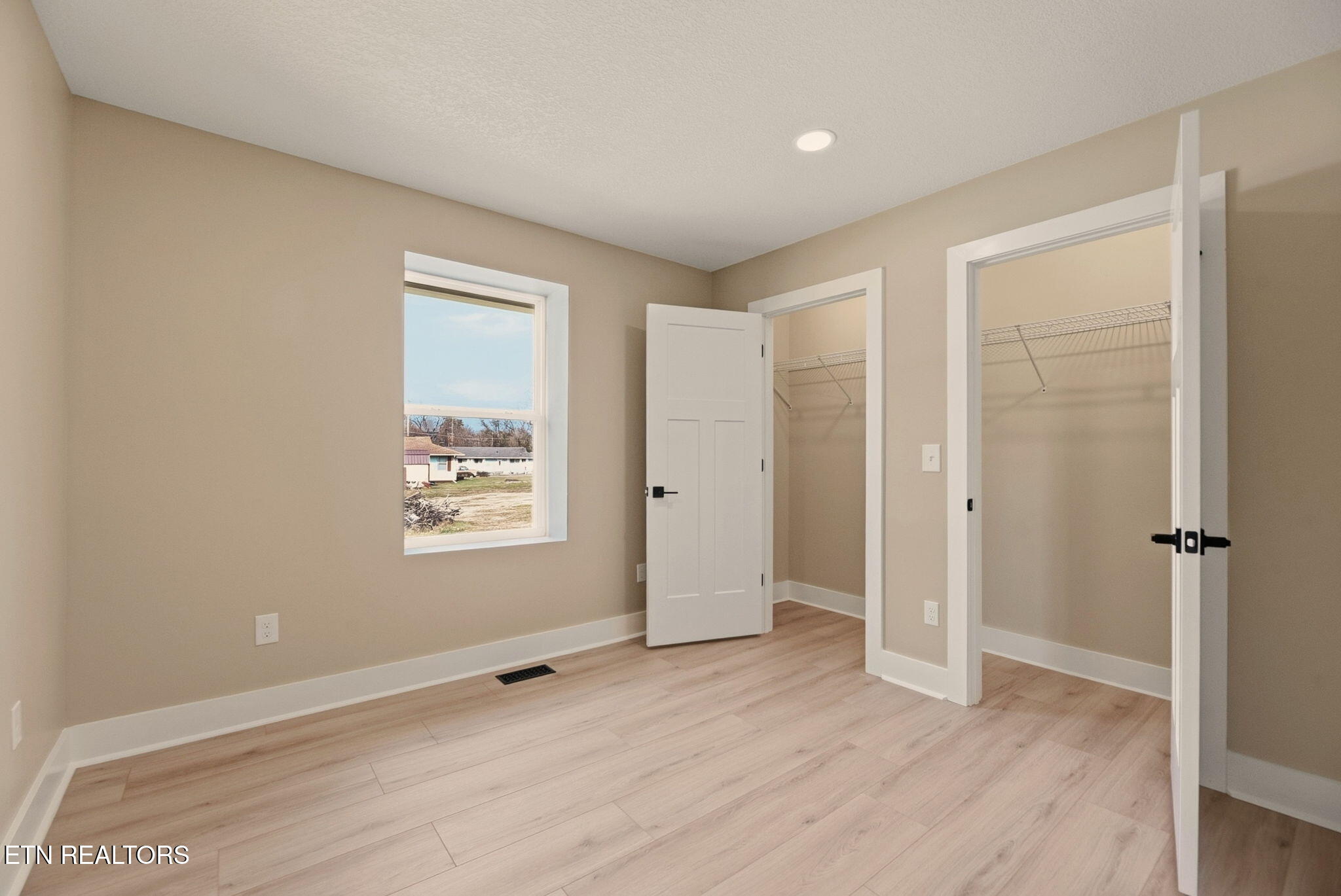 120 Marquette Road Oak Ridge, TN 37830 - Photo 32 of 38 122 Bedroom 3