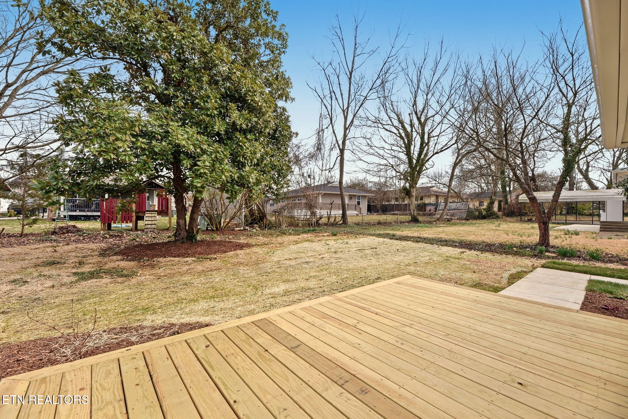 120 Marquette Road Oak Ridge, TN 37830 - Photo 34 of 38 122 Rear Deck/Patio