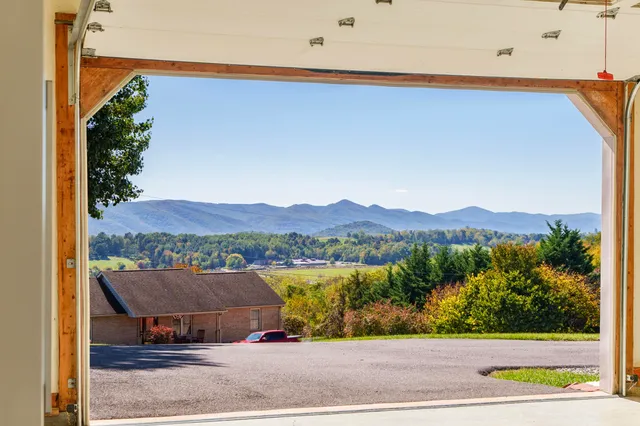 $575,000 | 227 Huffman Lane, Fairfield, VA 24435