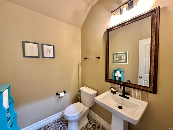 $309,900 | 6182 Glenview Drive, Newburgh, IN 47630