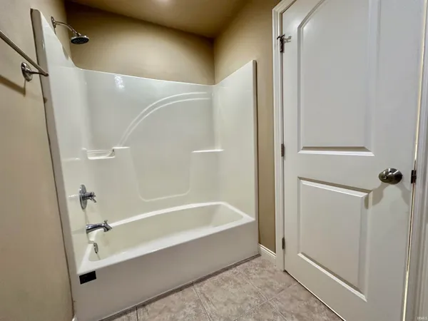 $309,900 | 6182 Glenview Drive, Newburgh, IN 47630
