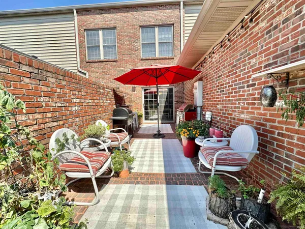 $309,900 | 6182 Glenview Drive, Newburgh, IN 47630