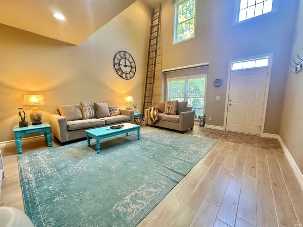$309,900 | 6182 Glenview Drive, Newburgh, IN 47630