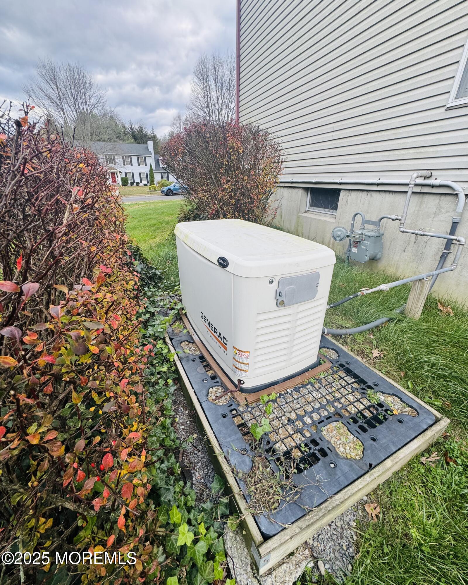 8 Ivy Lane Wrightstown, NJ 08562 - Photo 95 of 106 a view of a backyard with sitting area