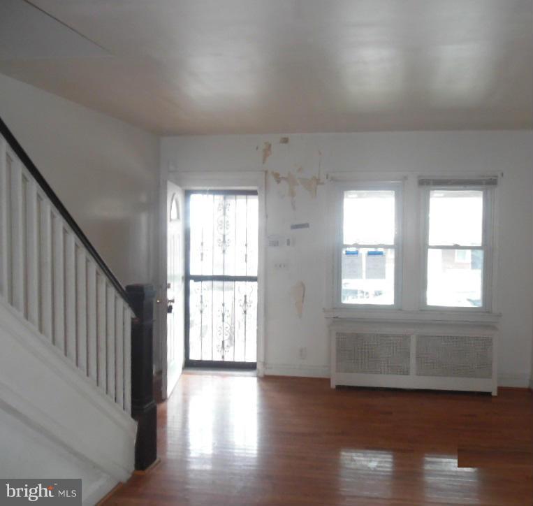3913 Woodridge Road Baltimore, MD 21229 - Photo 2 of 14 Living Room