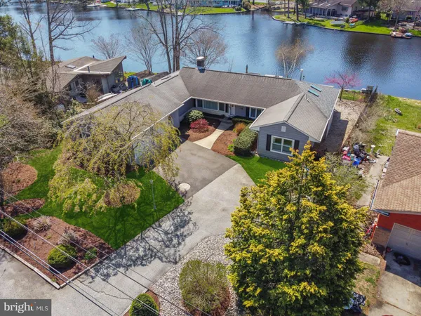 $925,000 | 37 North Lakeside Drive West, Medford, NJ 08055