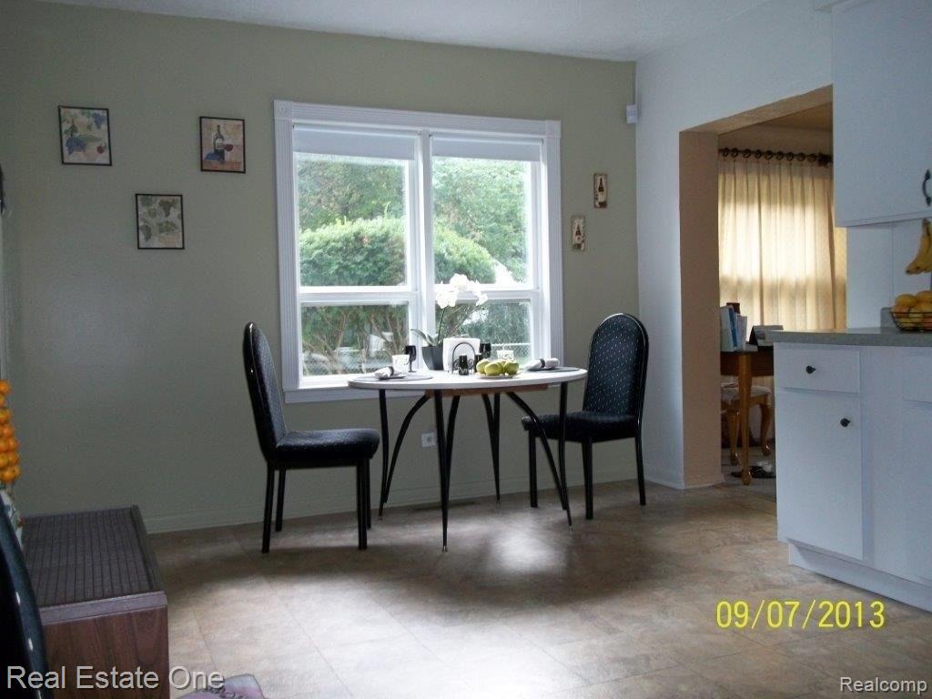 19521 Midway Road Southfield, MI 48075 - Photo 7 of 32 100_0170.jpg