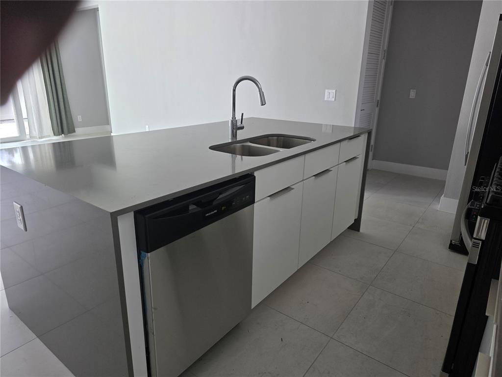 7760 Sandy Ridge Drive, Unit 112 Reunion, FL 34747 - Photo 5 of 23 a close view of a sink and dishwasher in a kitchen