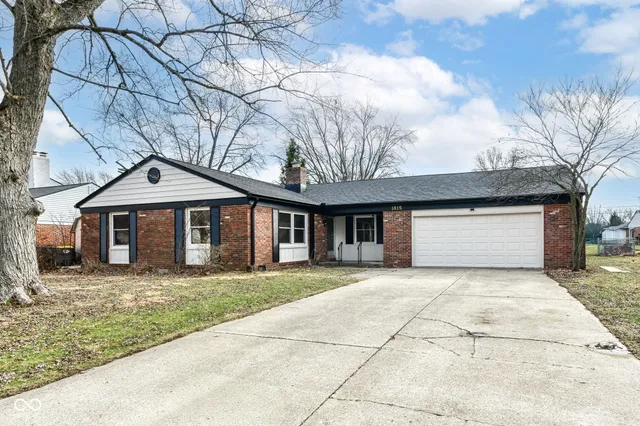 $239,900 | 1815 Hillcrest Avenue, Anderson, IN 46011