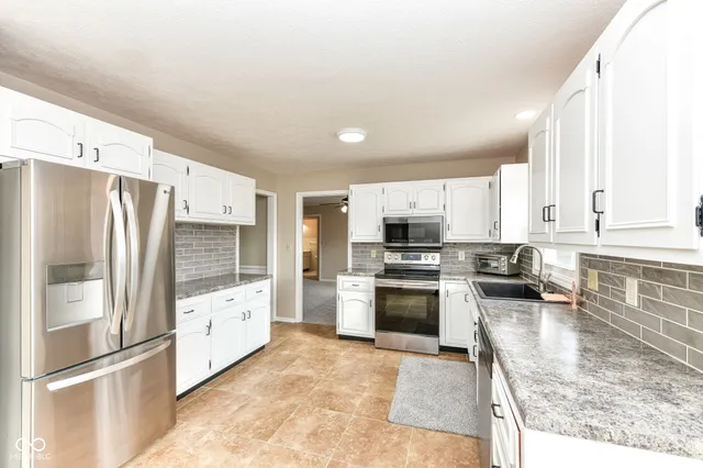 $239,900 | 1815 Hillcrest Avenue, Anderson, IN 46011