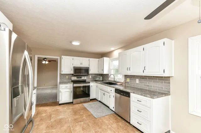 $239,900 | 1815 Hillcrest Avenue, Anderson, IN 46011