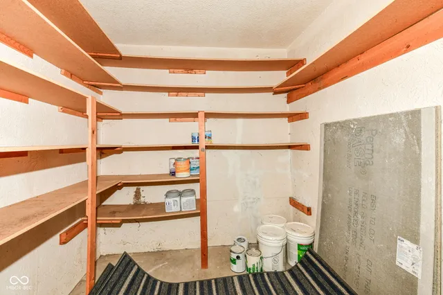 $239,900 | 1815 Hillcrest Avenue, Anderson, IN 46011