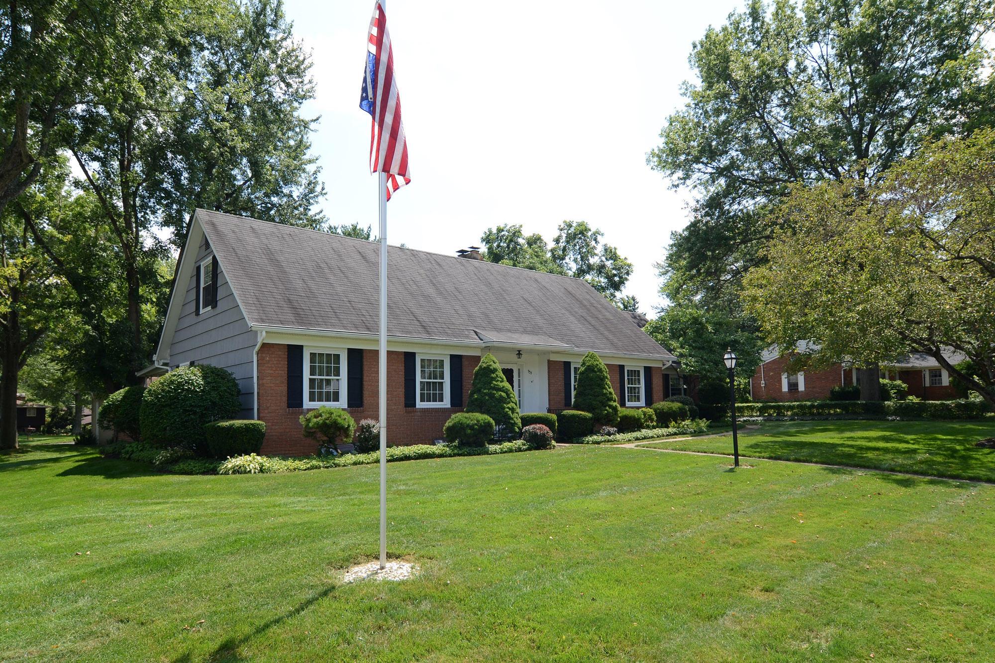 933 Greenridge Road Columbus, OH 43235 - Photo 1 of 32 Gallery Image 1