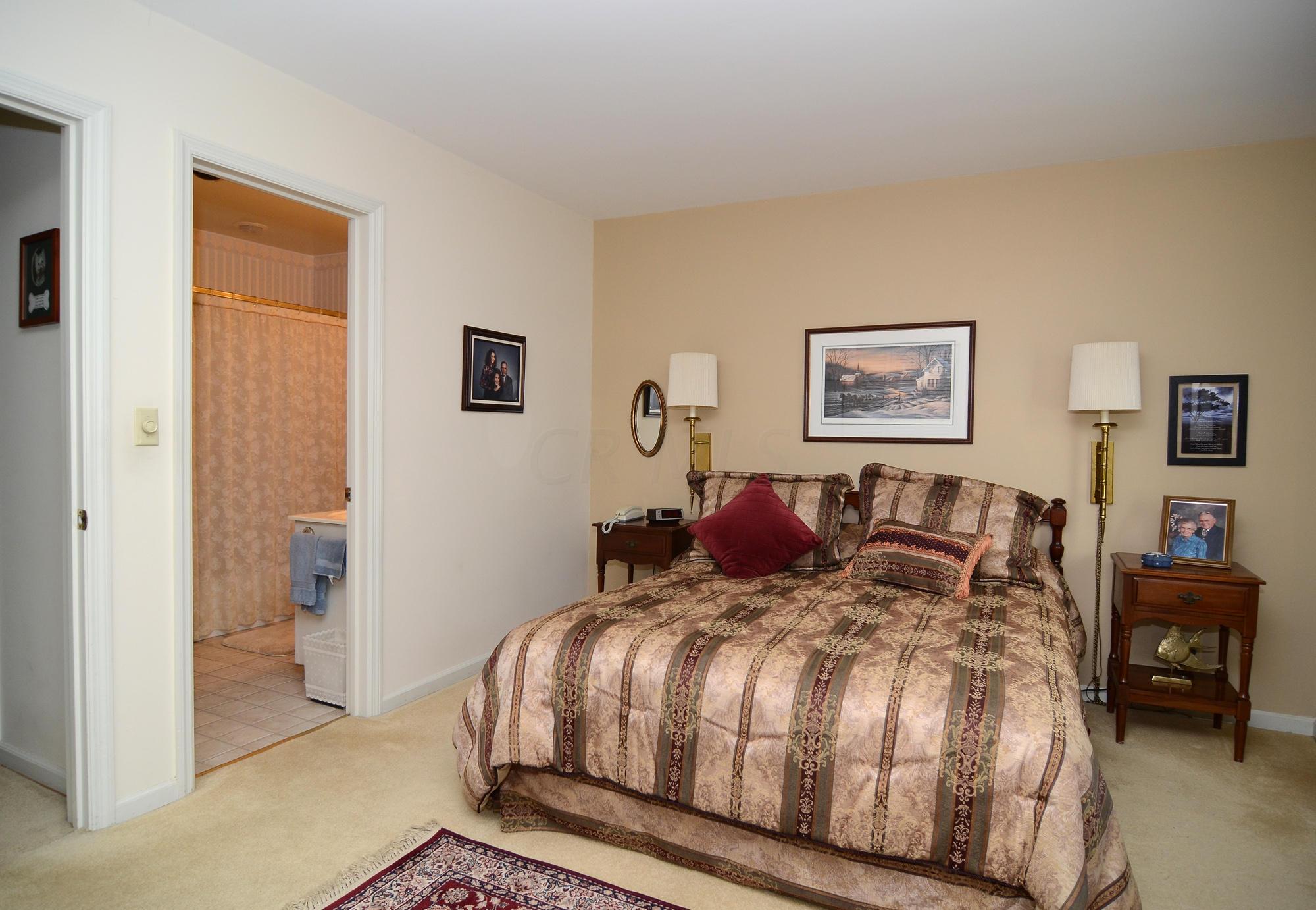 933 Greenridge Road Columbus, OH 43235 - Photo 11 of 32 Gallery Image 11