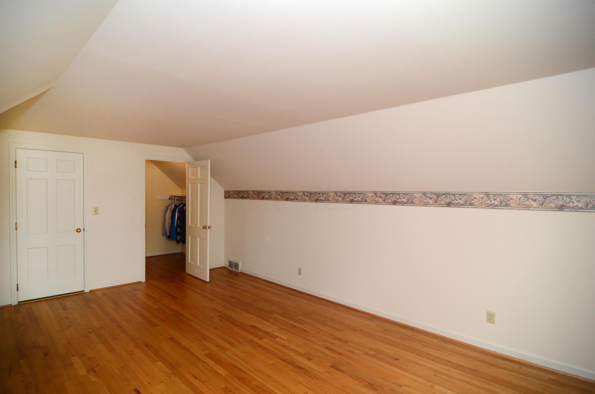 933 Greenridge Road Columbus, OH 43235 - Photo 14 of 32 Gallery Image 14