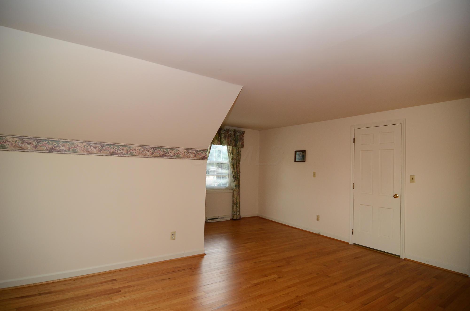 933 Greenridge Road Columbus, OH 43235 - Photo 15 of 32 Gallery Image 15