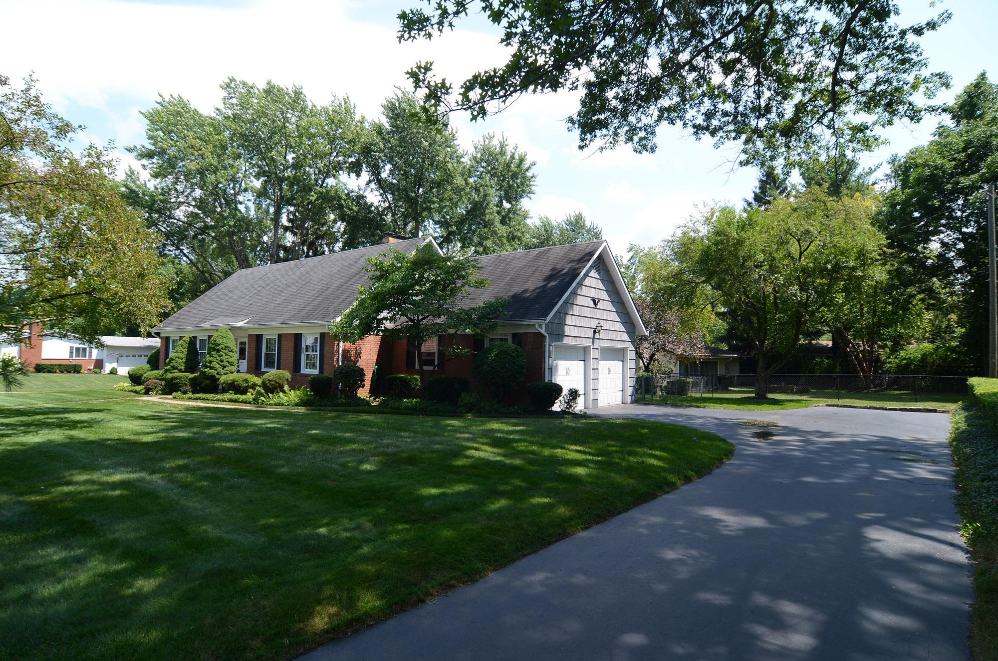 933 Greenridge Road Columbus, OH 43235 - Photo 2 of 32 Gallery Image 2