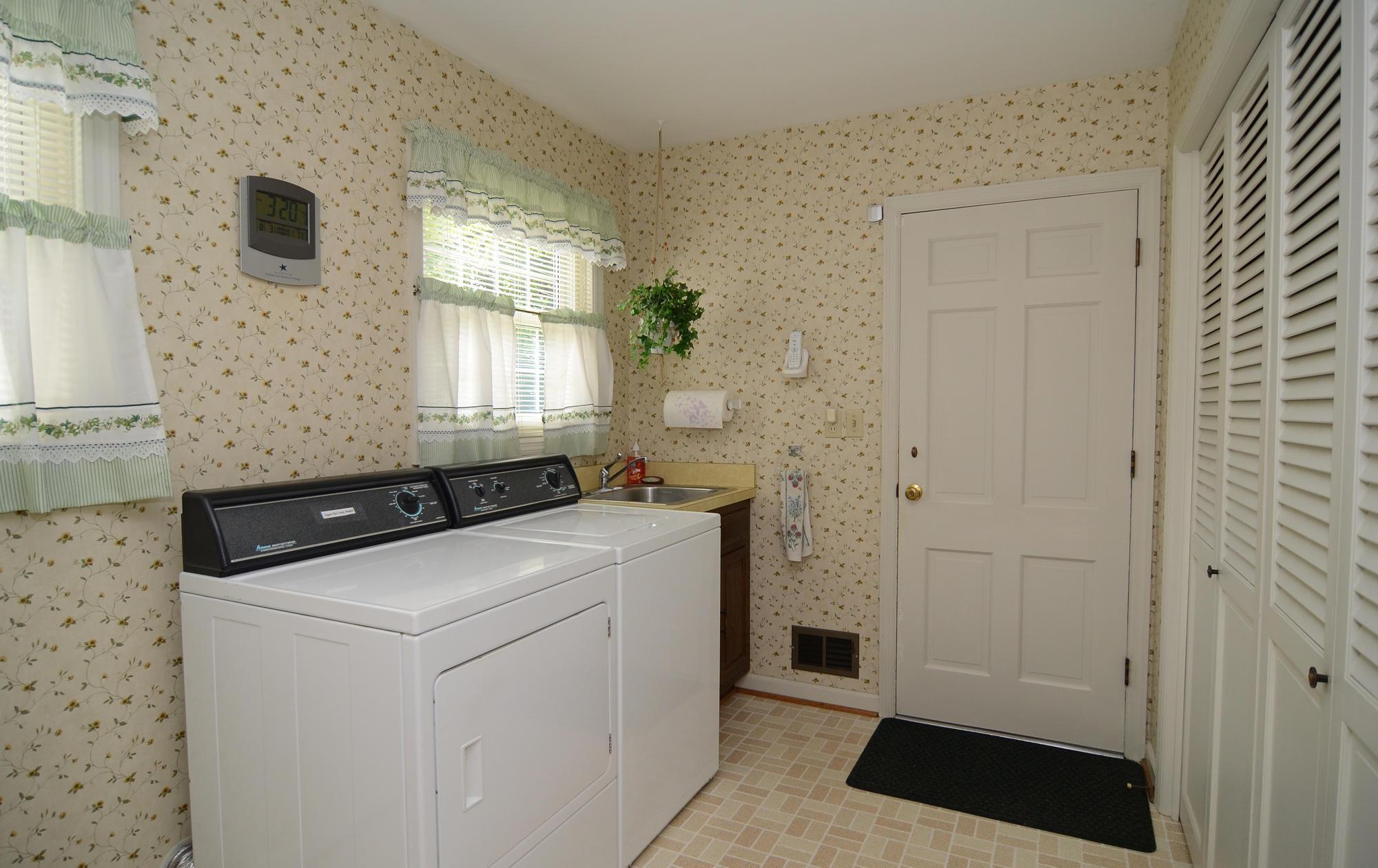 933 Greenridge Road Columbus, OH 43235 - Photo 24 of 32 Gallery Image 24