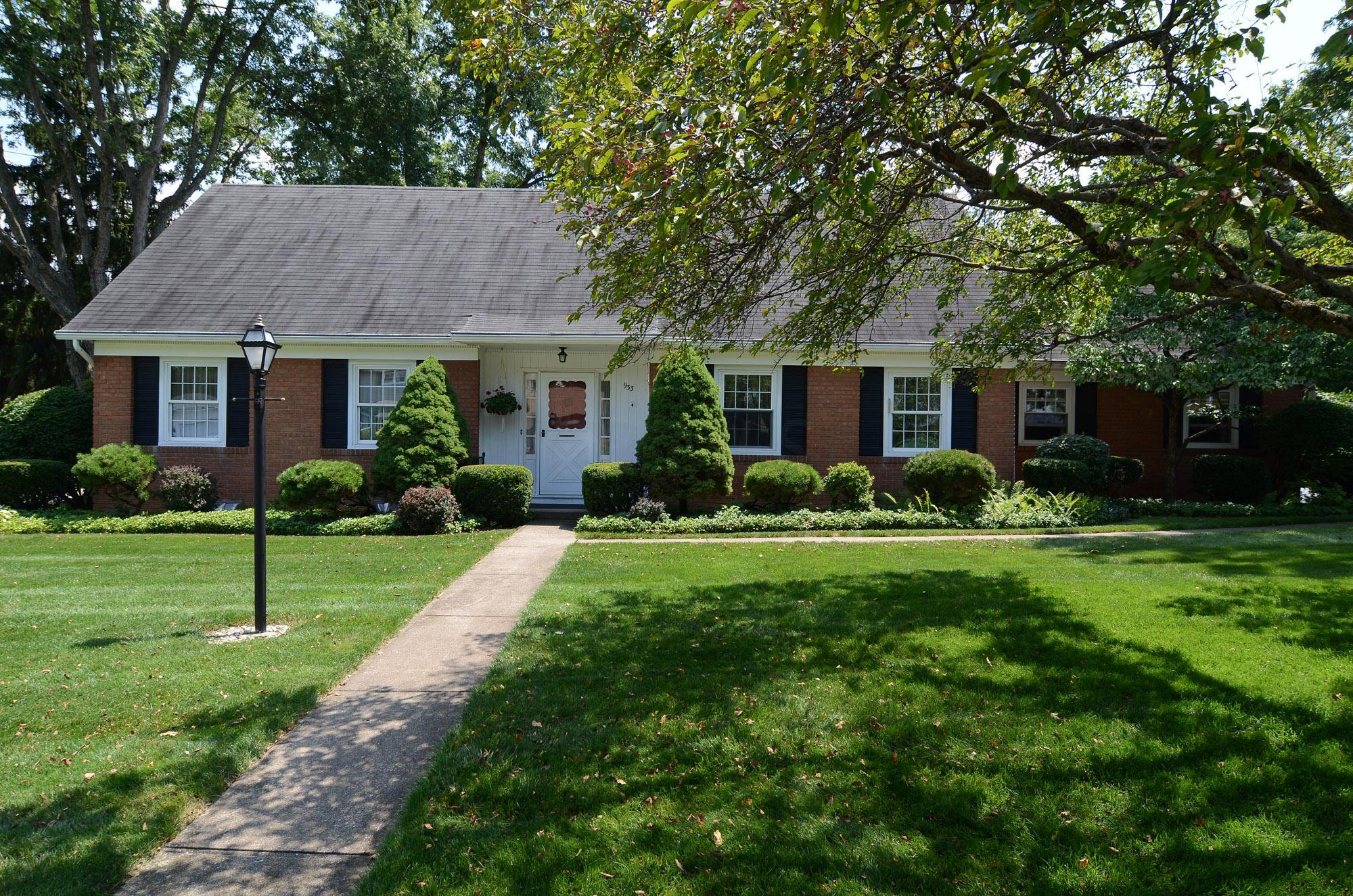 933 Greenridge Road Columbus, OH 43235 - Photo 3 of 32 Gallery Image 3