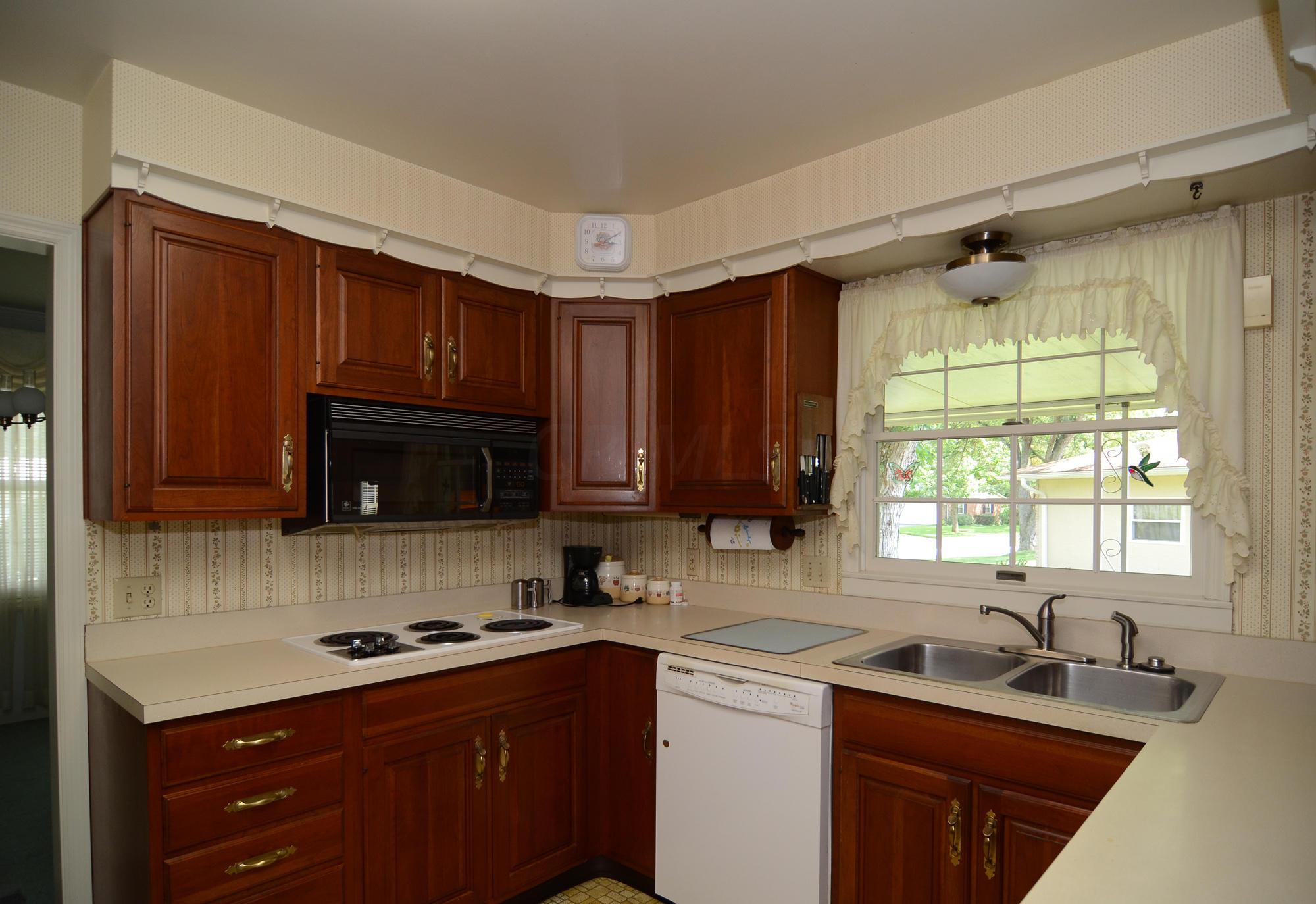 933 Greenridge Road Columbus, OH 43235 - Photo 6 of 32 Gallery Image 6