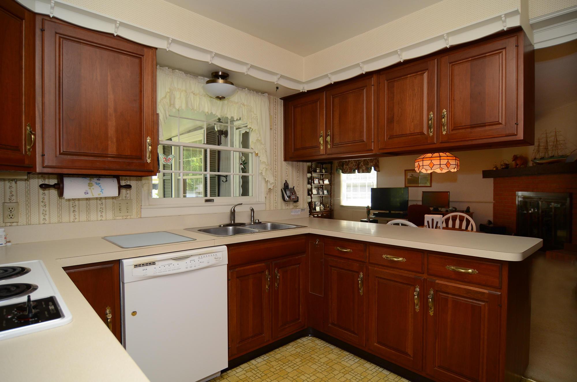 933 Greenridge Road Columbus, OH 43235 - Photo 7 of 32 Gallery Image 7