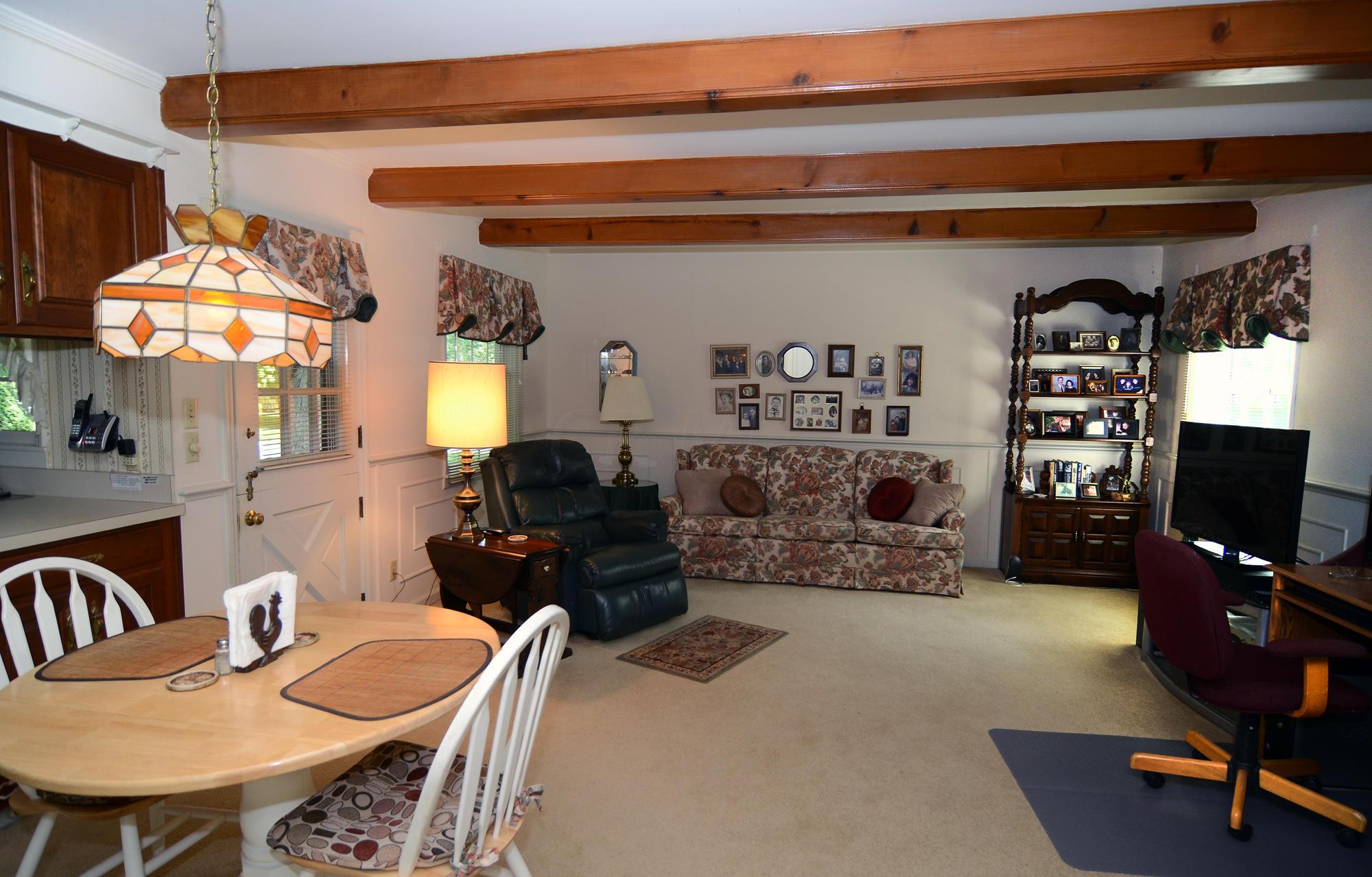 933 Greenridge Road Columbus, OH 43235 - Photo 10 of 32 Gallery Image 10
