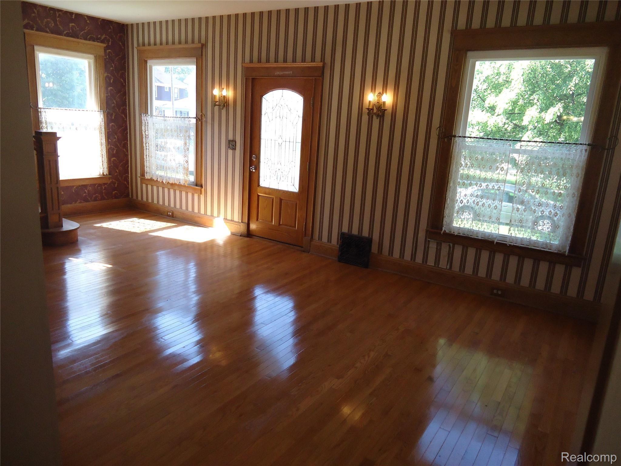 1910 6th Street Bay City, MI 48708 - Photo 15 of 66 DSC07577.JPG