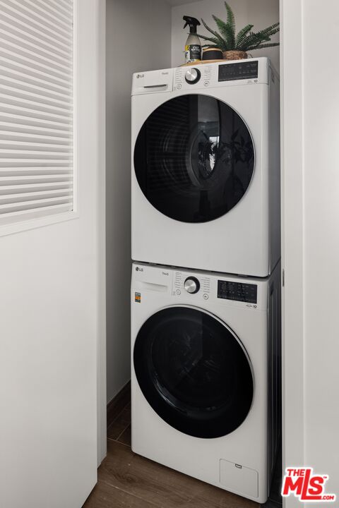 2600 South Sepulveda Boulevard, Unit 405 Los Angeles, CA 90064 - Photo 17 of 33 a utility room with dryer and washer