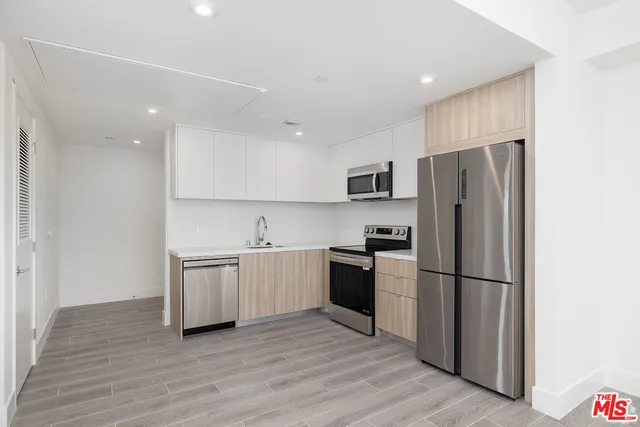 $5,395 | 2600 South Sepulveda Boulevard, Unit 405, Los Angeles, CA 90064