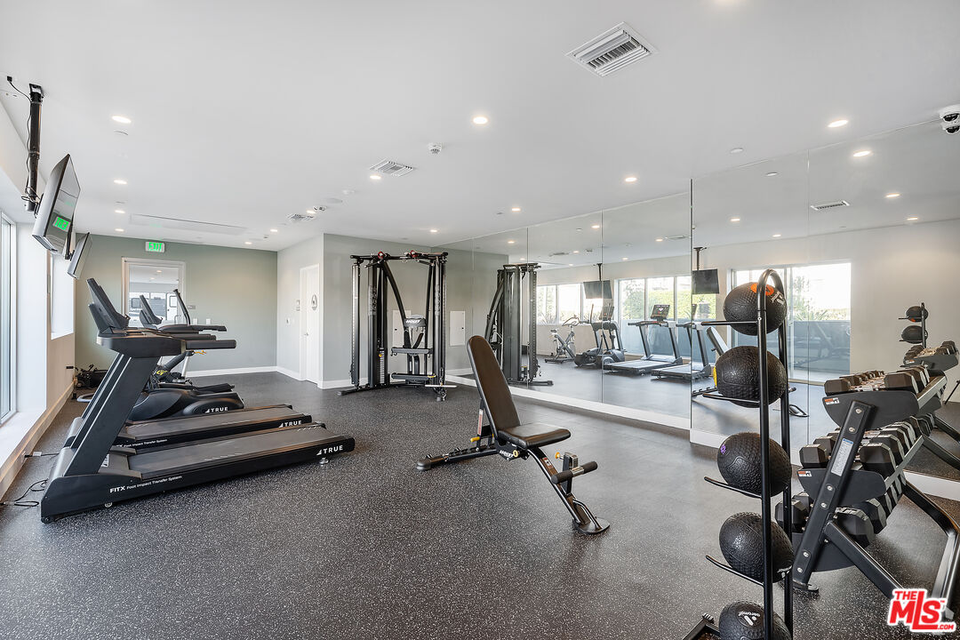 2600 South Sepulveda Boulevard, Unit 405 Los Angeles, CA 90064 - Photo 5 of 33 a view of a room with gym equipment