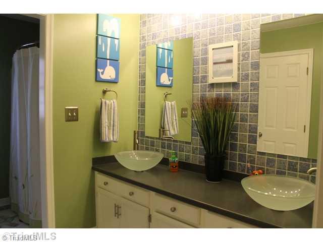 205 Royal Road Jamestown, NC 27282 - Photo 10 of 16 Bath.
