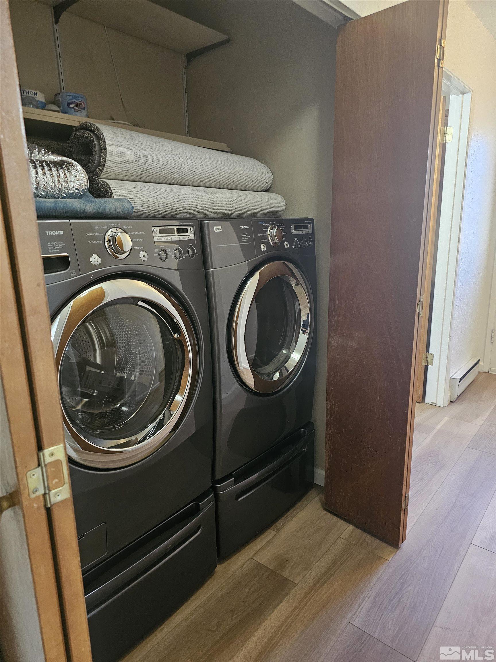 163 Smithridge Park Reno, NV 89502 - Photo 4 of 28 a utility room with dryer and washer