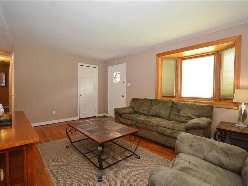 1239 Silver Lane McKees Rocks, PA 15136 - Photo 5 of 25 Living Room.