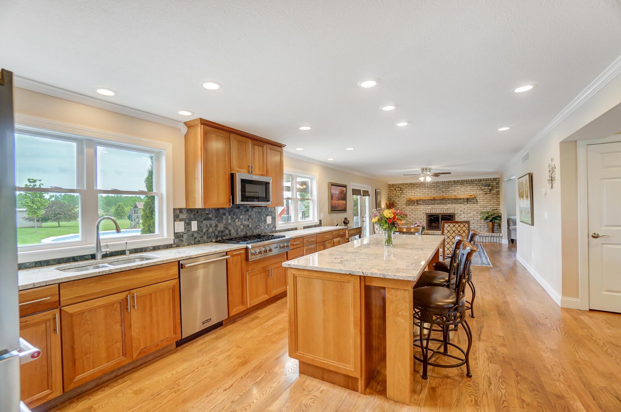 8205 Roberts Road Hilliard, OH 43026 - Photo 20 of 81 Kitchen