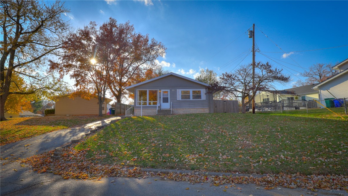 112 Ridgeway Drive Decatur, IL 62521 - Photo 3 of 25 Gallery Image 3