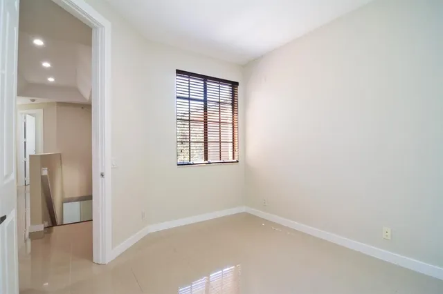 $4,400 | 2877 Kinsington Circle, Unit 2877, Fort Lauderdale, FL 33332