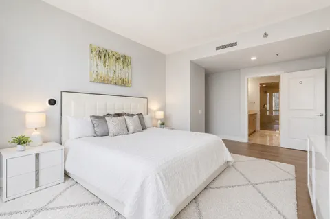 $999,500 | 55 East Erie Street, Unit 1705, Chicago, IL 60611