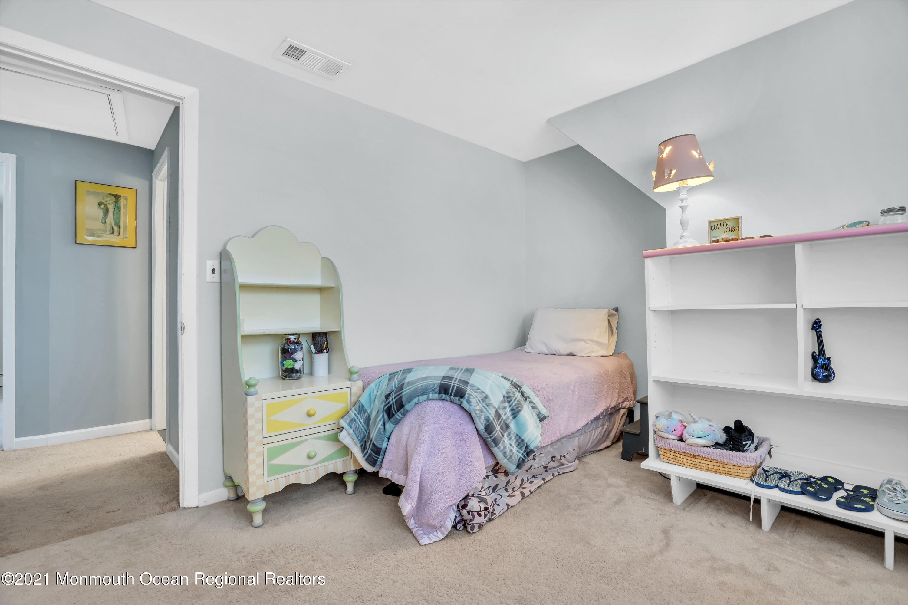 139 Riverside Drive North Brick, NJ 08724 - Photo 44 of 67 a bedroom with a bed and a window