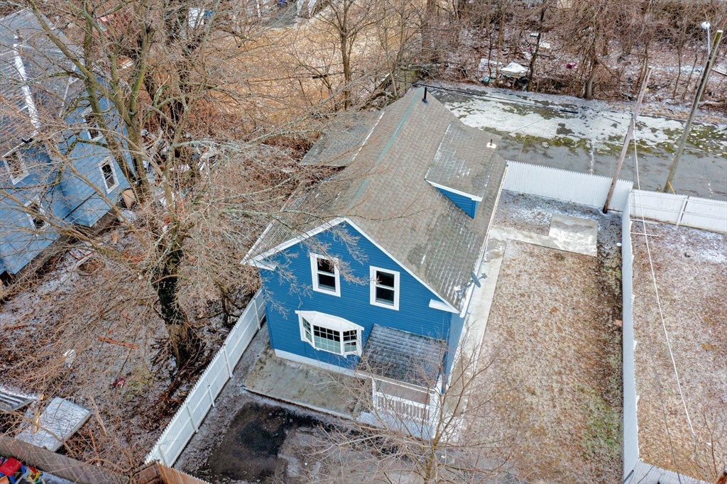 11 Carpenter Court Springfield, MA 01109 - Photo 3 of 8