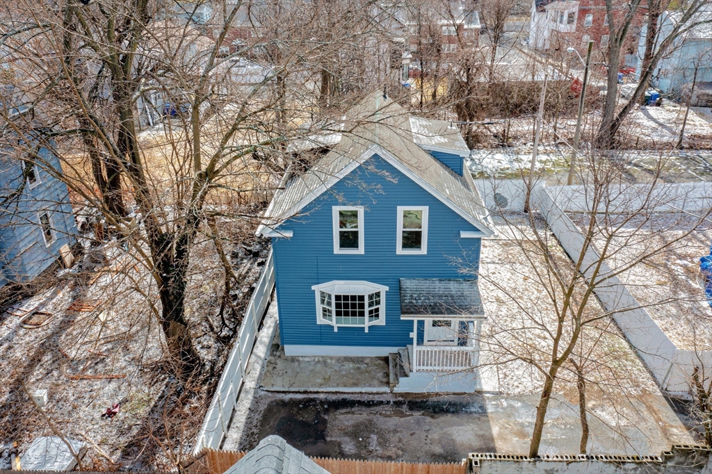 11 Carpenter Court Springfield, MA 01109 - Photo 4 of 8