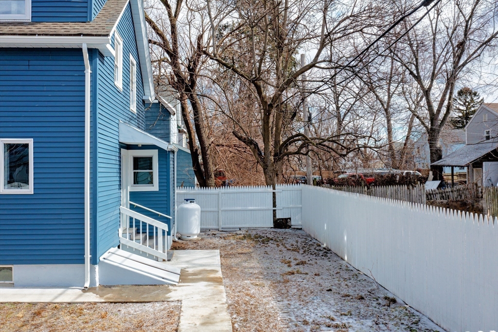 11 Carpenter Court Springfield, MA 01109 - Photo 7 of 8